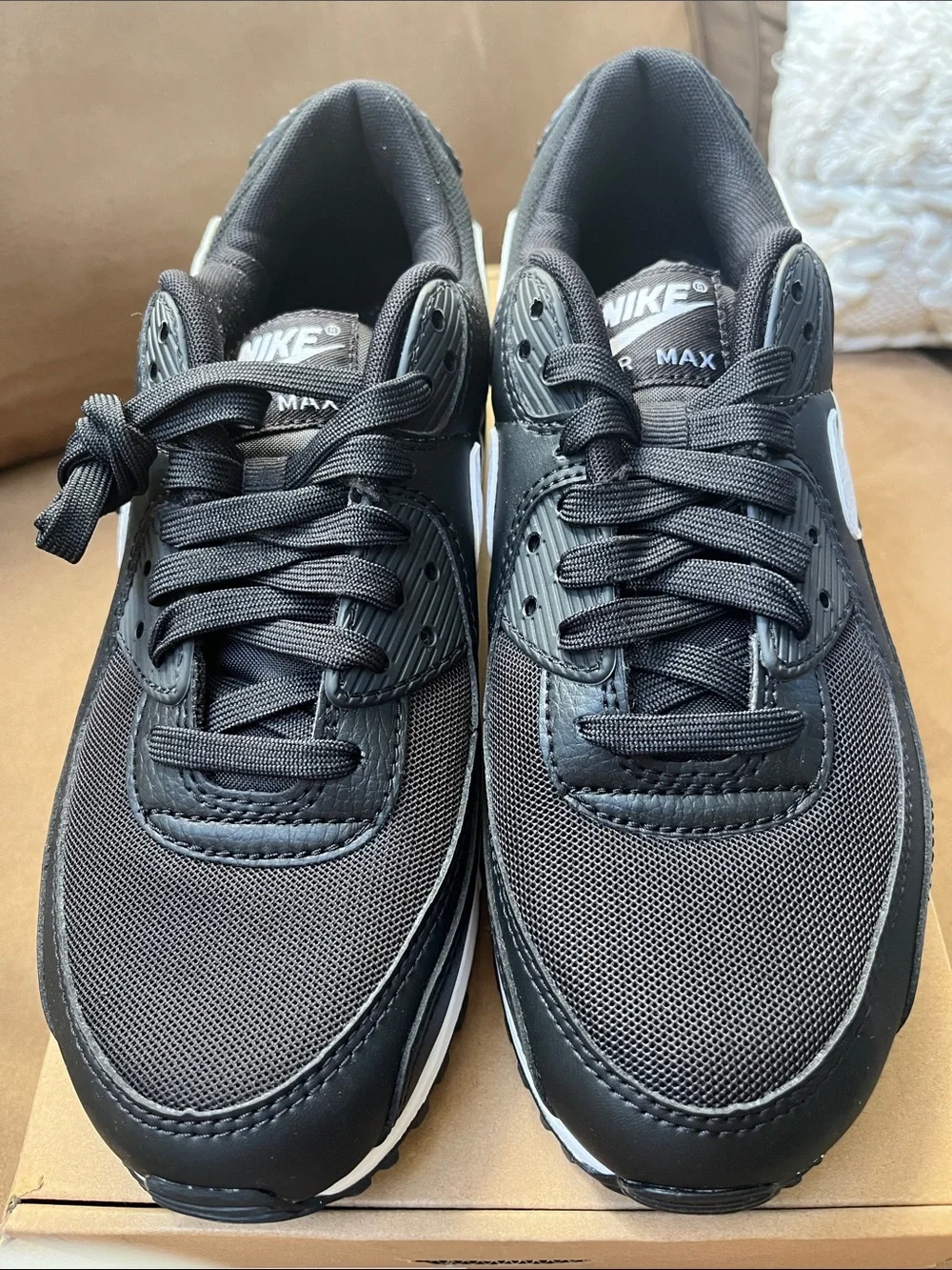 Nike women's Air Max 90 Sneakers - Black/White